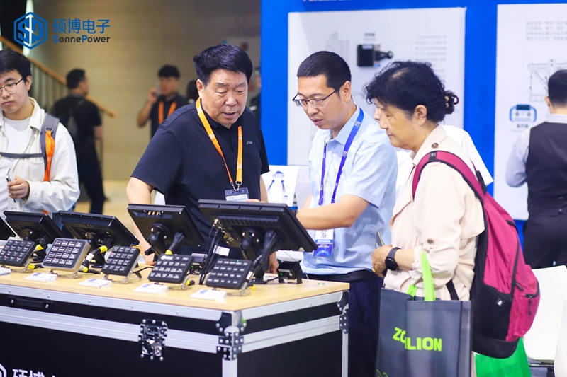 sonnepower-changsha-expo-visitors.jpg